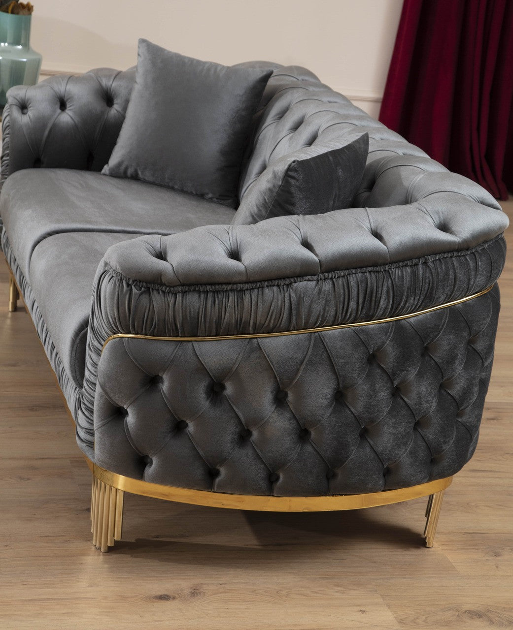 Vanessa Loveseat
