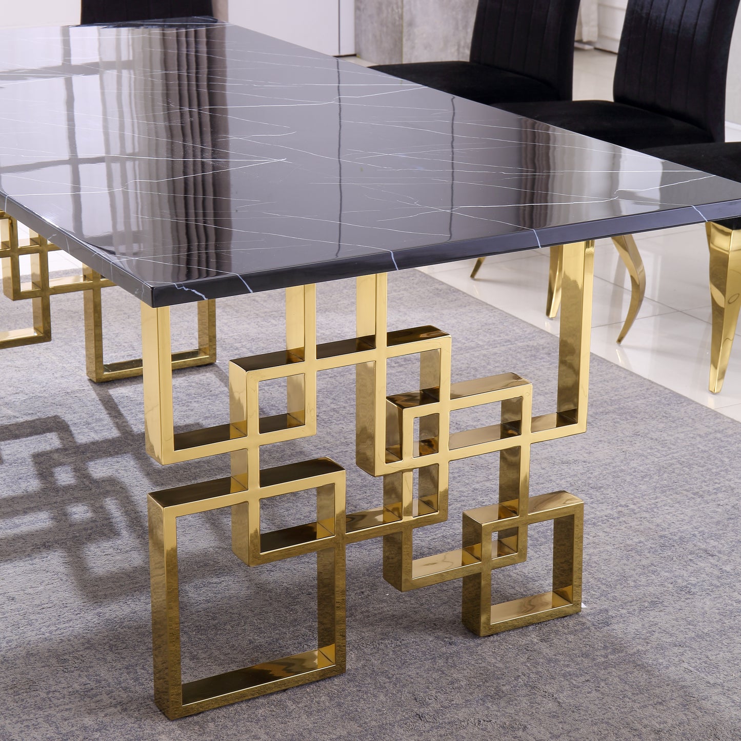 Elegant Gold Reflections Marble Table