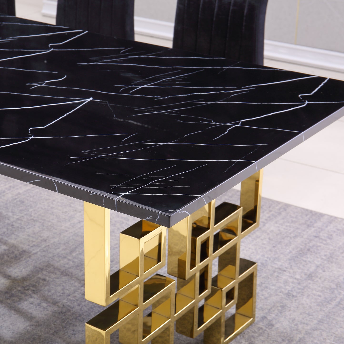 Elegant Gold Reflections Marble Table