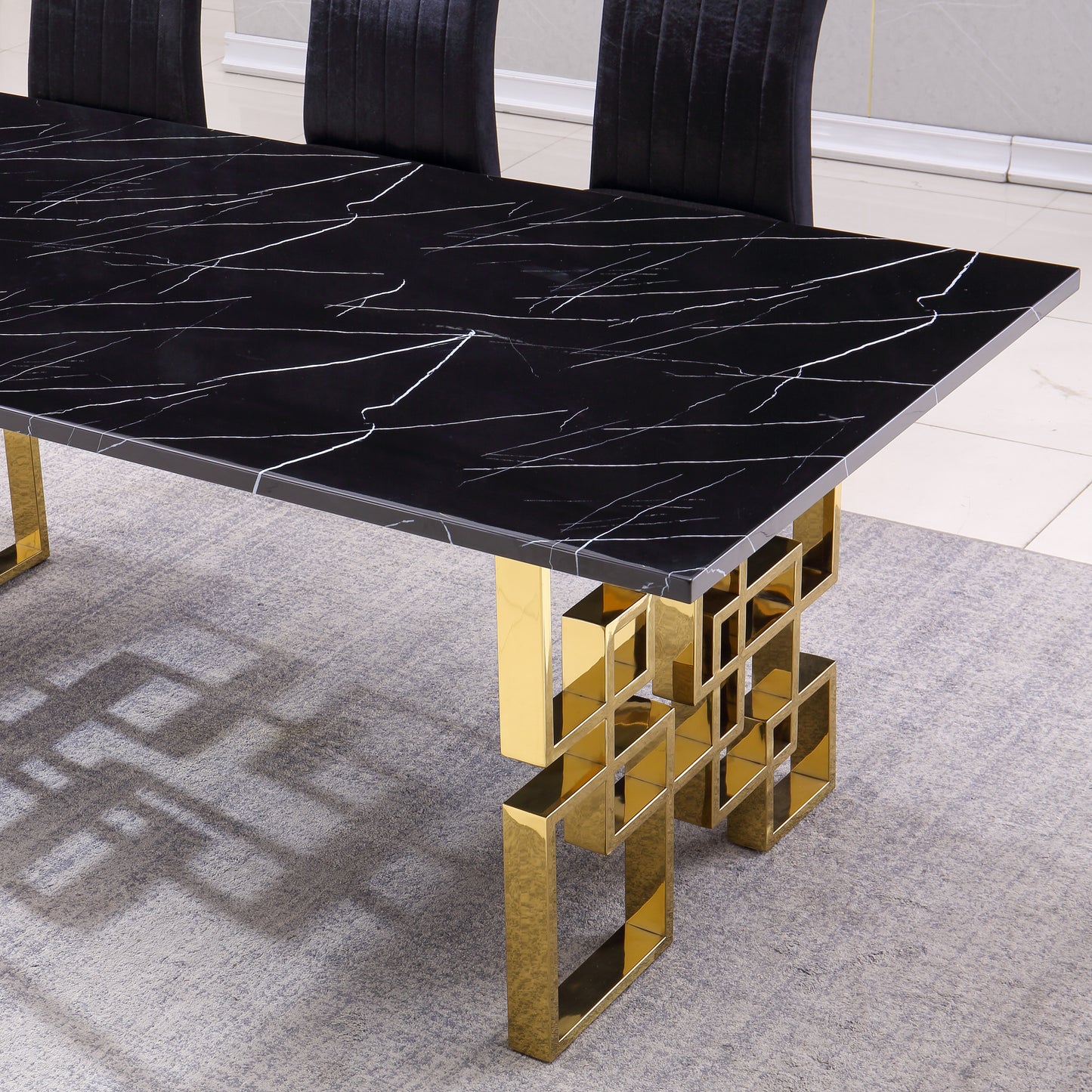 Elegant Gold Reflections Marble Table
