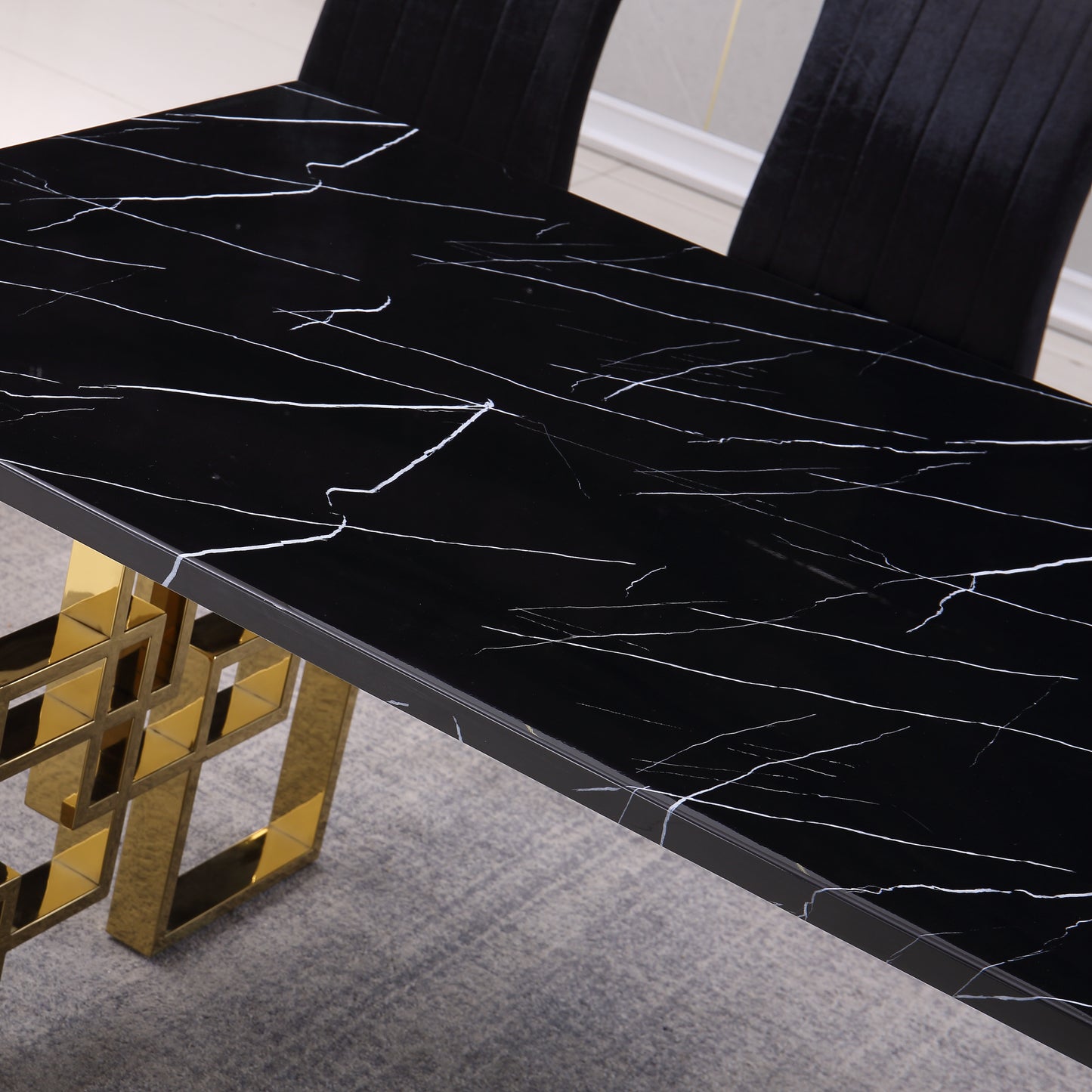 Elegant Gold Reflections Marble Table