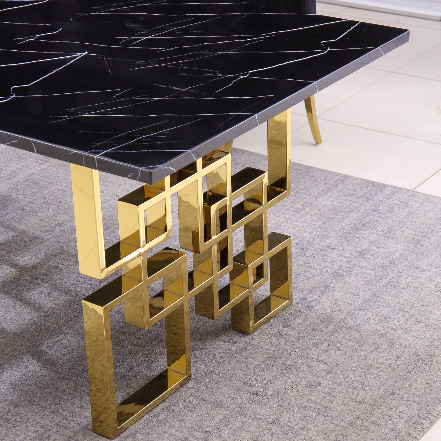 Elegant Gold Reflections Marble Table