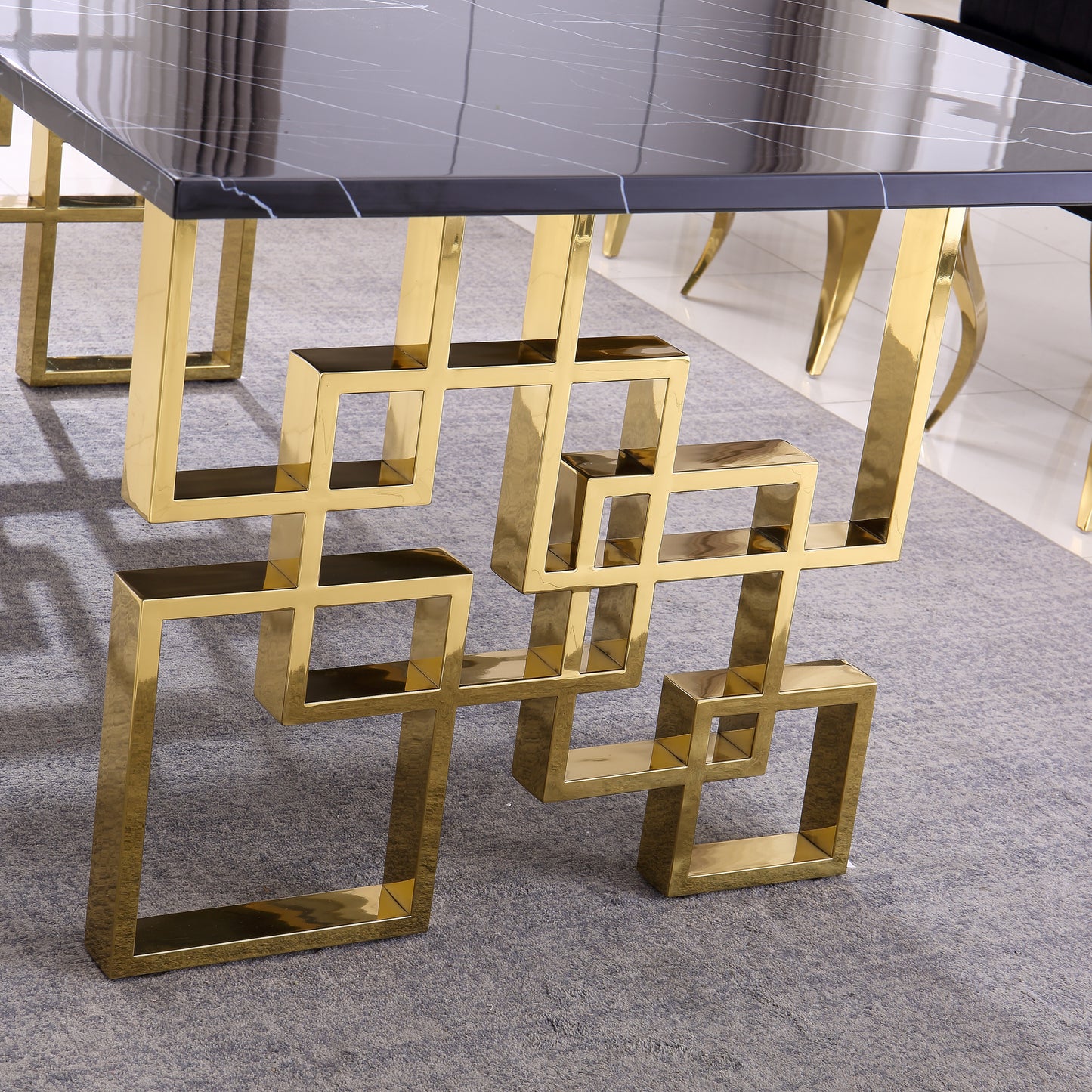 Elegant Gold Reflections Marble Table