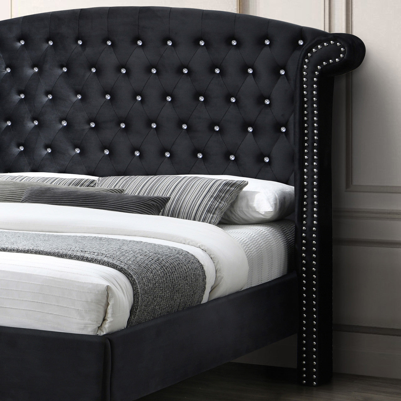 Go Green Woods Cleopatra Crystal Tufted Velvet Platform Queen Bed