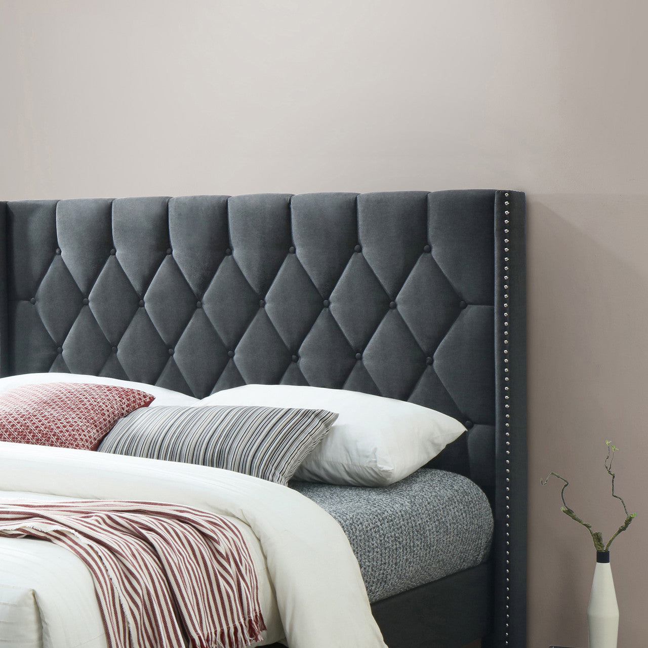 Go Green Woods Amelia Fabric Tufted Queen Platform Bed