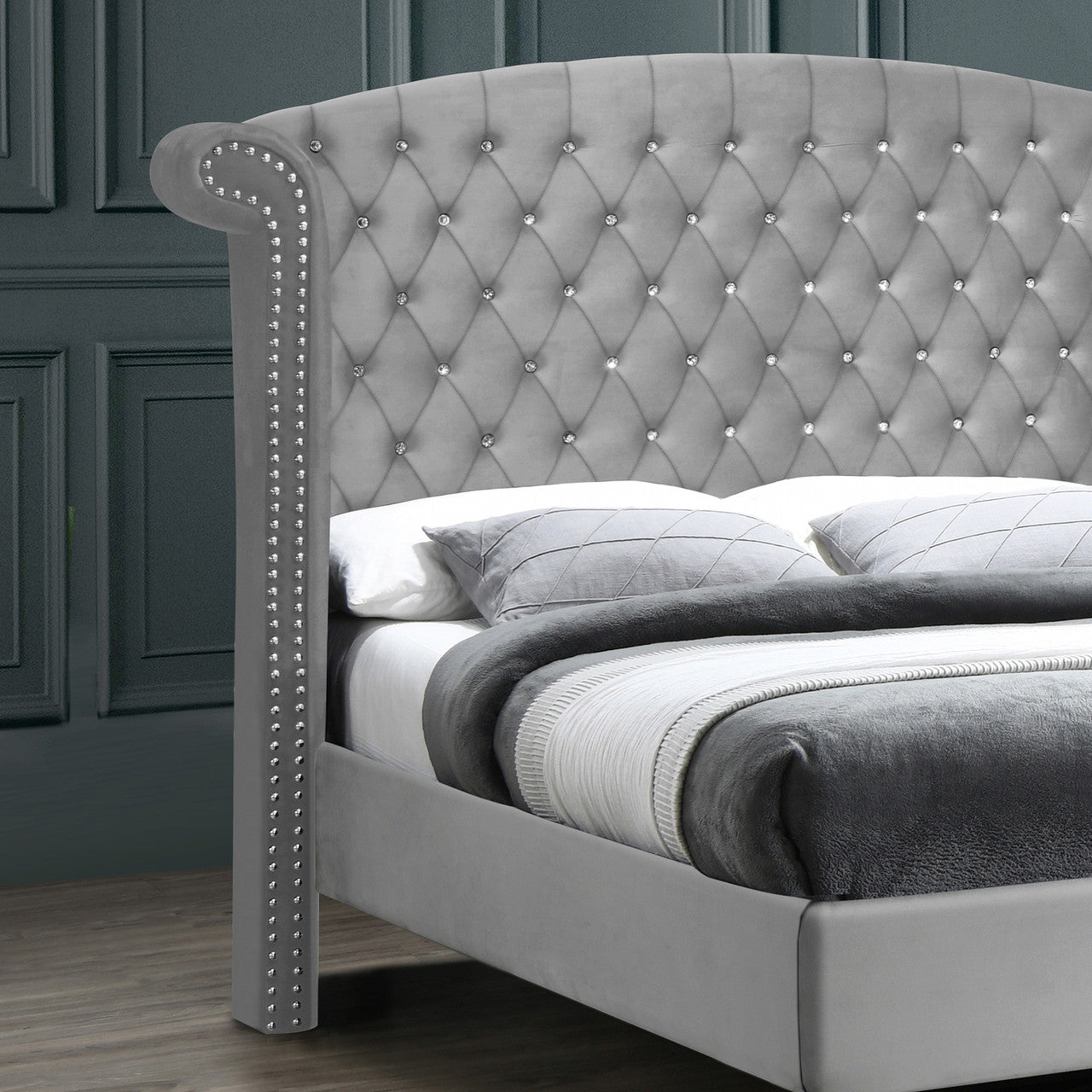 Go Green Woods Cleopatra Crystal Tufted Velvet Platform Queen Bed