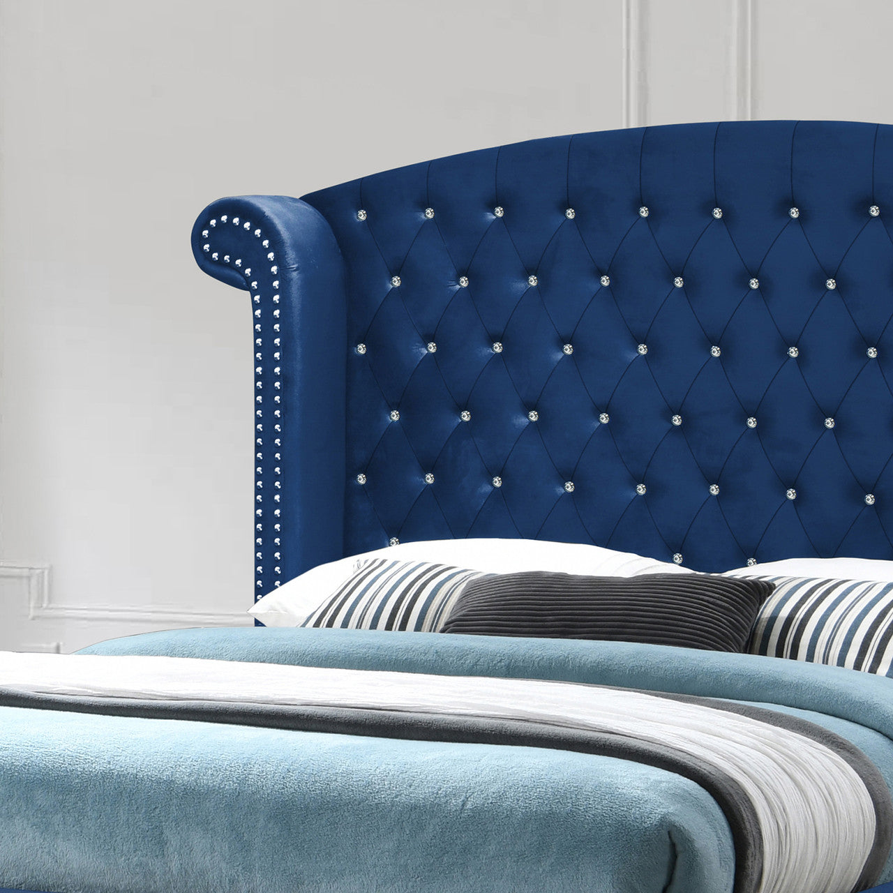 Go Green Woods Cleopatra Crystal Tufted Velvet Platform Queen Bed